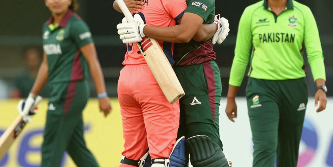 শেষ বলের তিন সেকেন্ড: এশিয়ার ক্রিকেট, ভিসার লাইন আর খালি হওয়া গ্যালারি